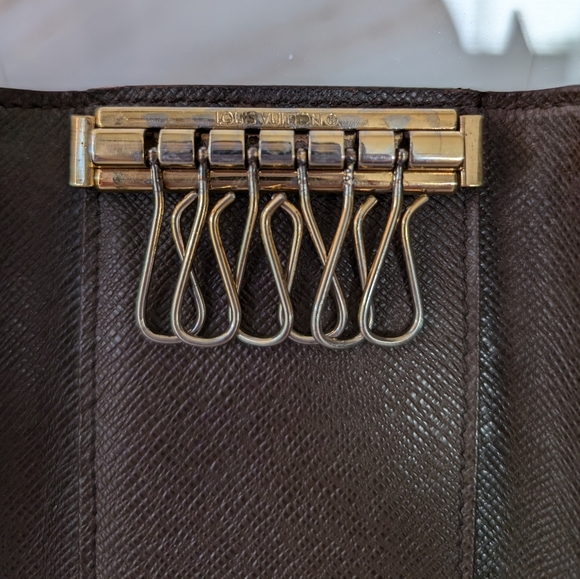 Louis Vuitton Damier Ebene 6 Key Holder - Picture 5 of 13
